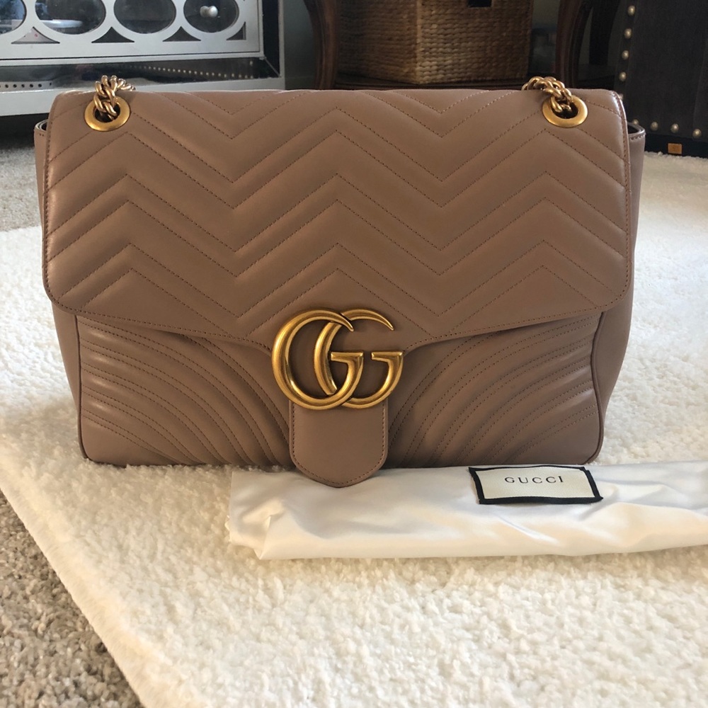 Gucci marmont medium flap bag
